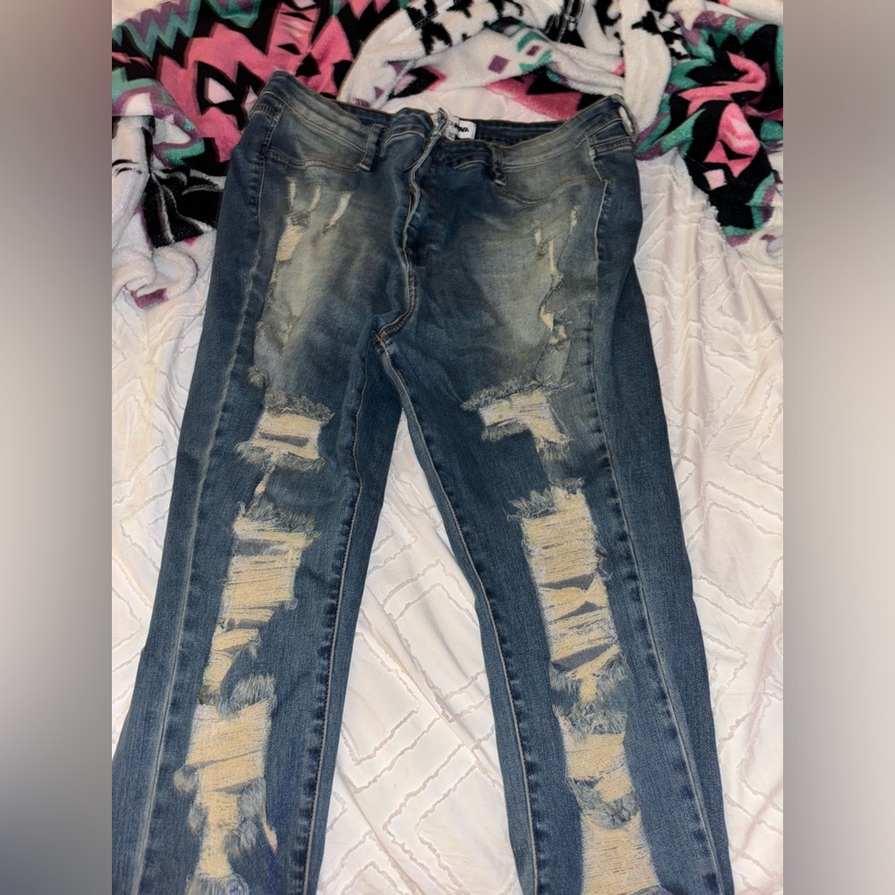 FASHION NOVA RIPPED JEANS - Picture 2 of 2